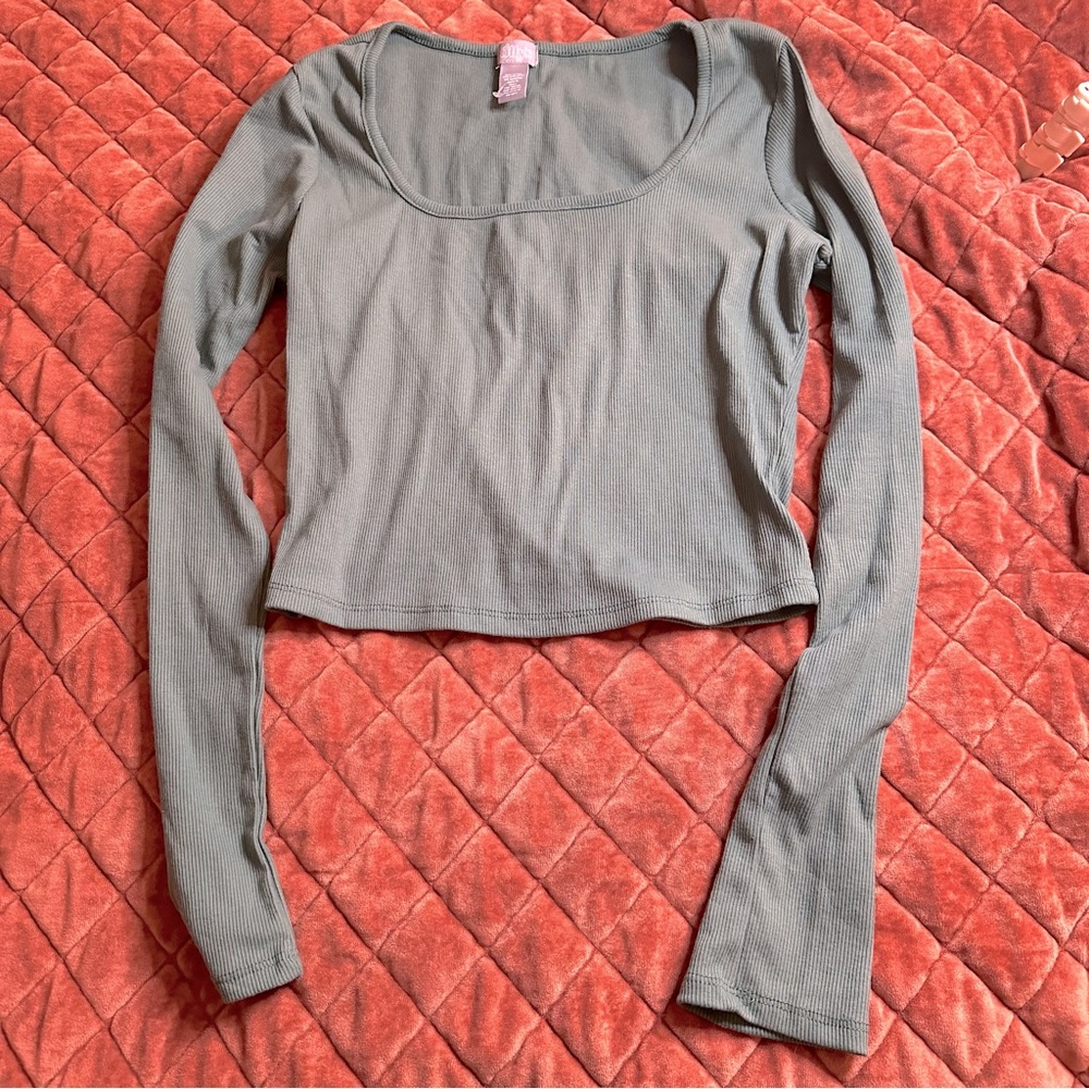NWT Tilly’s teal Long Sleeve Top